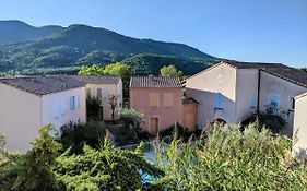 Maisonnette dans domaine avec piscine à Nyons, pays des olives