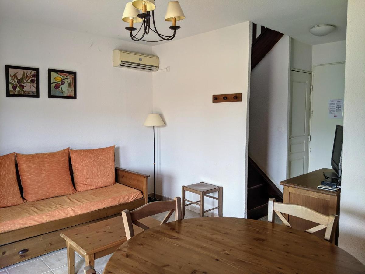 Maisonnette dans domaine avec piscine à Nyons, pays des olives Extérieur photo
