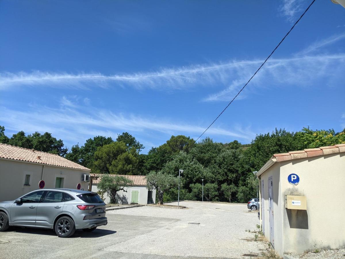 Maisonnette dans domaine avec piscine à Nyons, pays des olives Extérieur photo